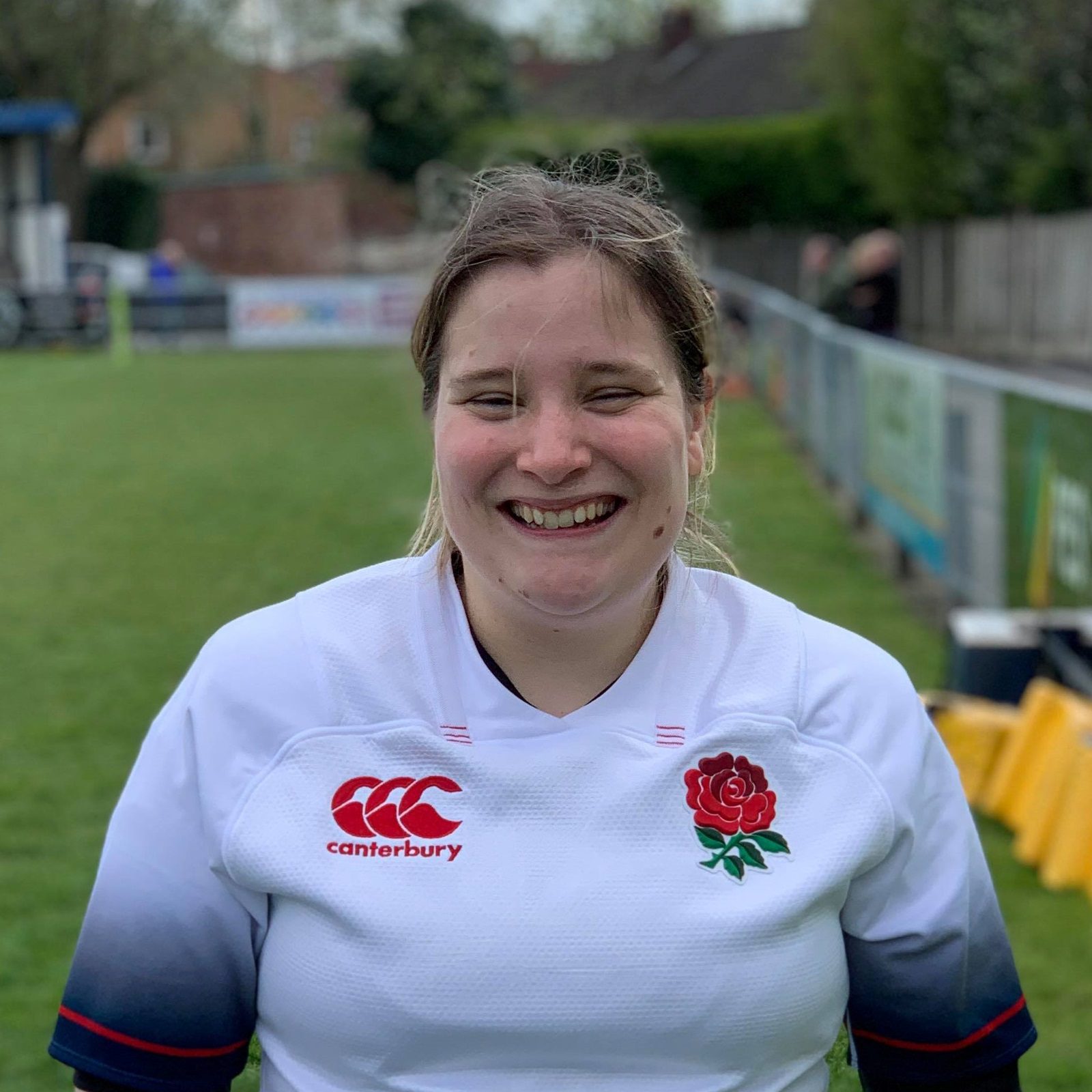 Beth Weller fait partie de l’équipe féminine de l’England Deaf Rugby Union, un club de rugby pour les personnes sourdes en Angleterre. Elle raconte comment elle poursuit ses ambitions malgré sa perte d’audition.